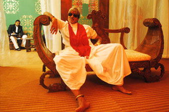 Amitabh Bachchan dances to RGV’s tunes